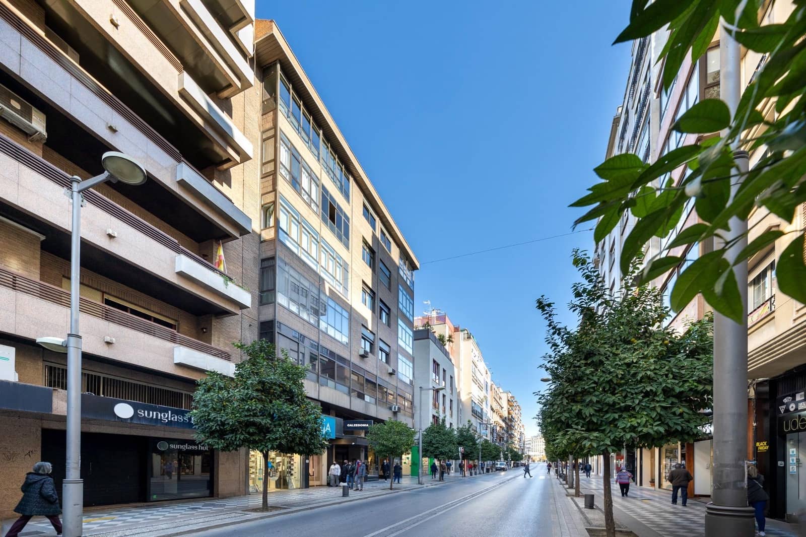 Commercial for sale in Granada city - € 449,000 (Ref: 9386246)