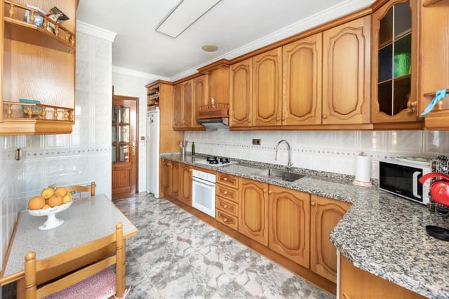 4 soveværelse Byhus til salg i Iznalloz med garage - € 215.000 (Ref: 9386249)