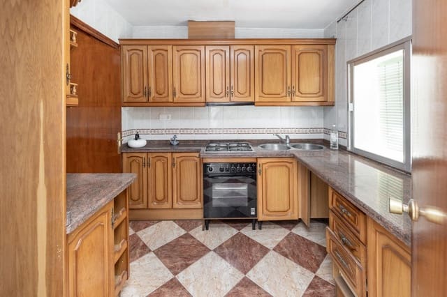 7 soveværelse Byhus til salg i Padul - € 185.000 (Ref: 9386251)