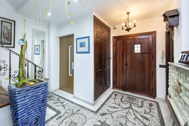 5 soverom Hus til salgs i Peligros med garasje - € 595 000 (Ref: 9386252)