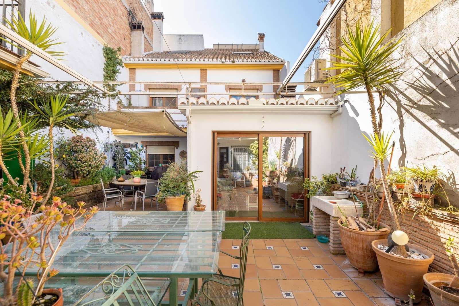 5 bedroom Townhouse for sale in Peligros with garage - € 595,000 (Ref: 9386252)