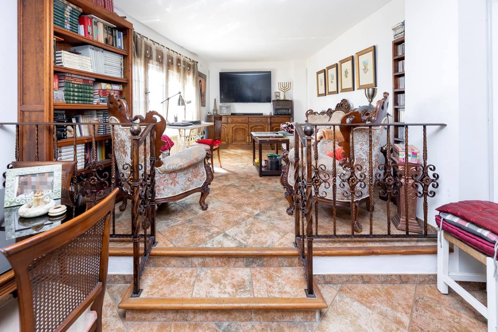 5 bedroom Townhouse for sale in Peligros with garage - € 595,000 (Ref: 9386252)