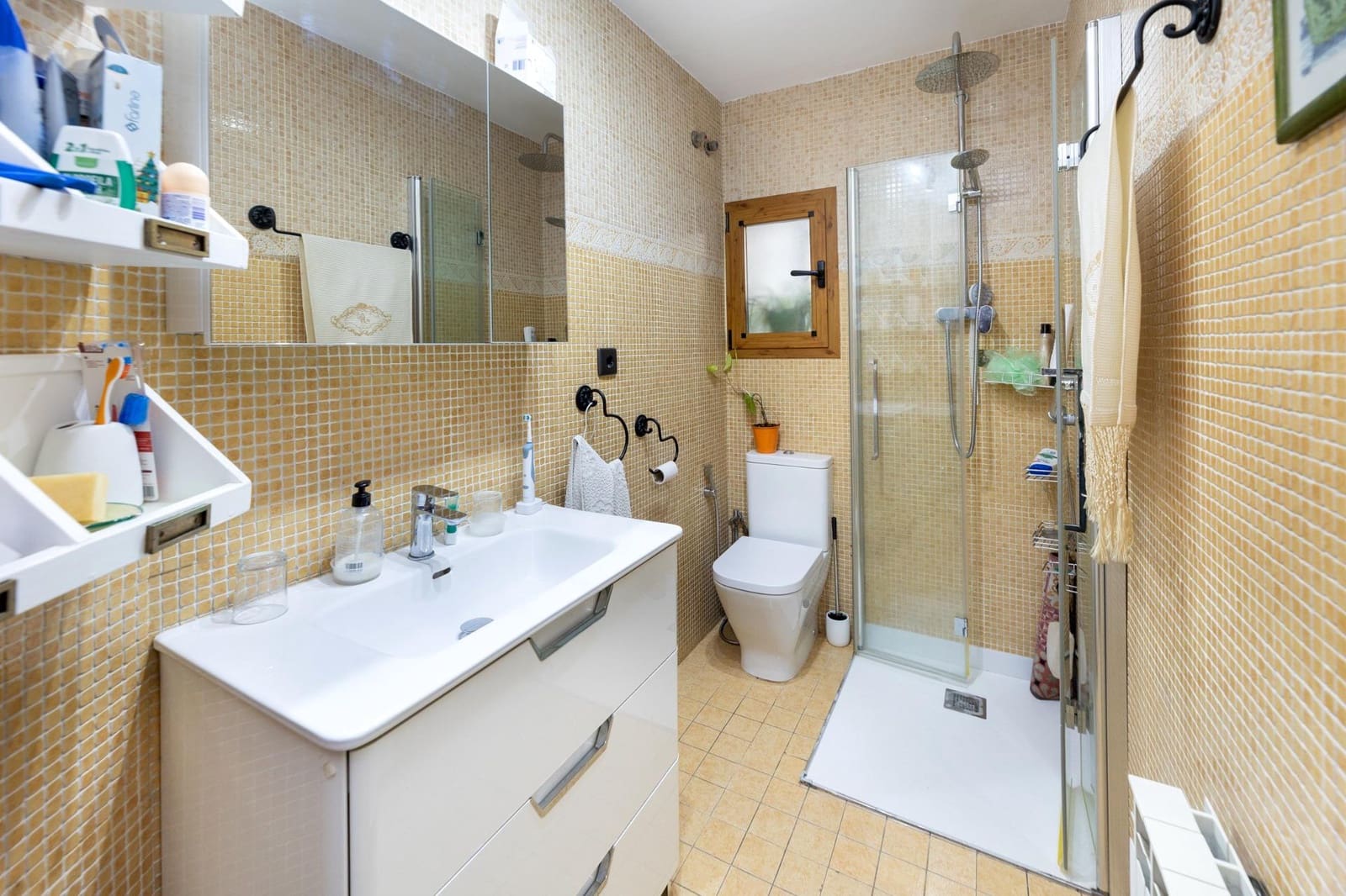 5 bedroom Townhouse for sale in Peligros with garage - € 595,000 (Ref: 9386252)