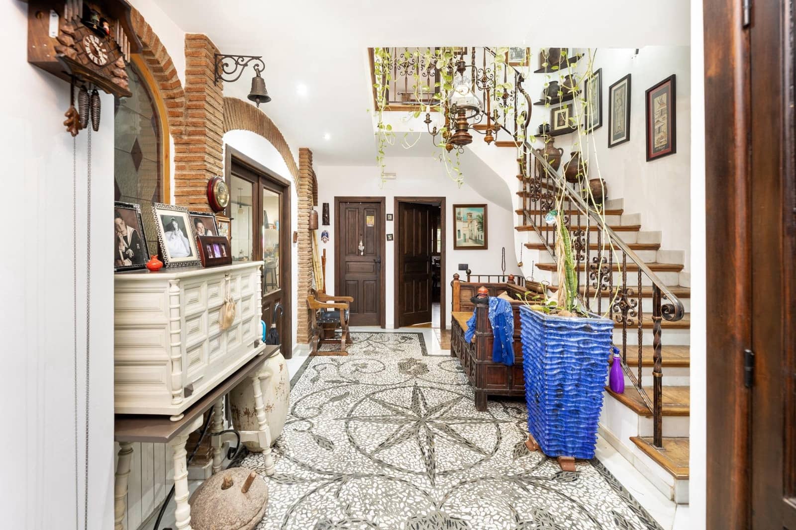 5 bedroom Townhouse for sale in Peligros with garage - € 595,000 (Ref: 9386252)