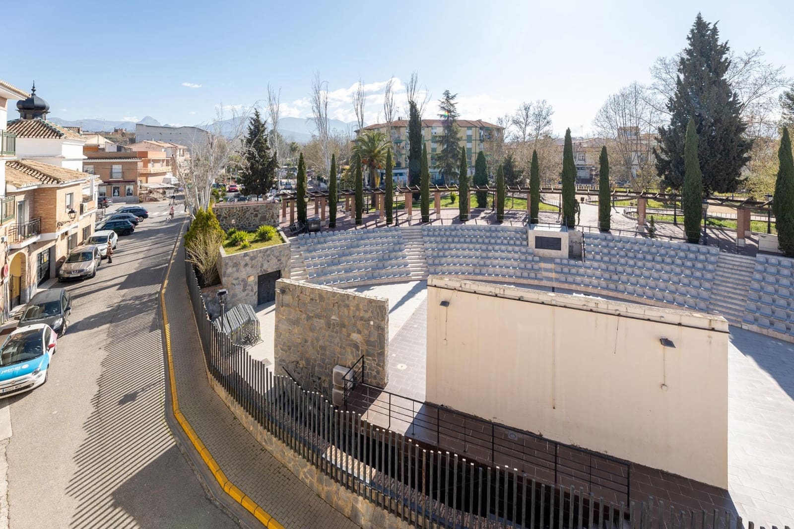 5 bedroom Townhouse for sale in Peligros with garage - € 595,000 (Ref: 9386252)