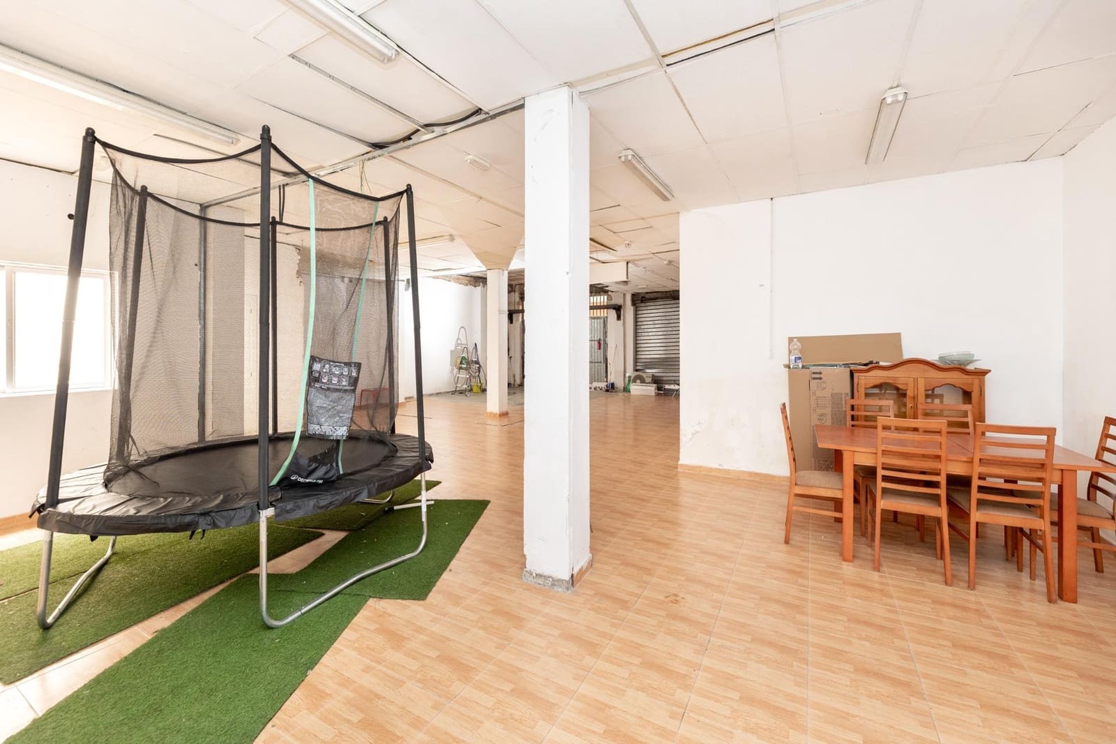 Kaupallinen myytävänä paikassa Armilla - 120 000 € (Ref: 9456500)