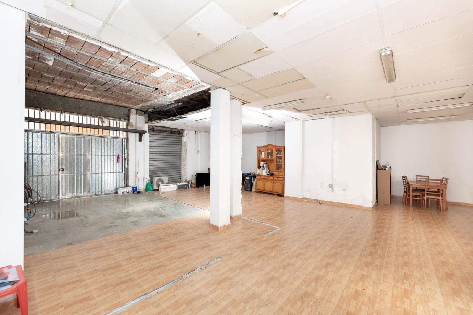 Kaupallinen myytävänä paikassa Armilla - 120 000 € (Ref: 9456500)