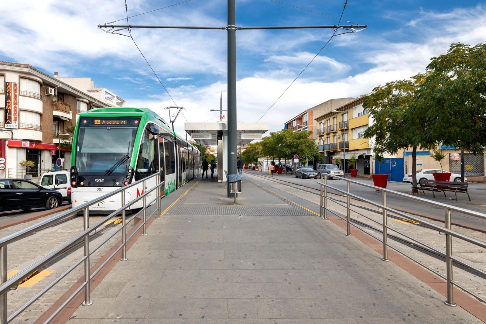 Kaupallinen myytävänä paikassa Armilla - 120 000 € (Ref: 9456500)