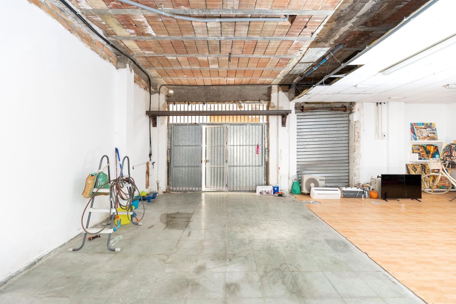 Kaupallinen myytävänä paikassa Armilla - 120 000 € (Ref: 9456500)