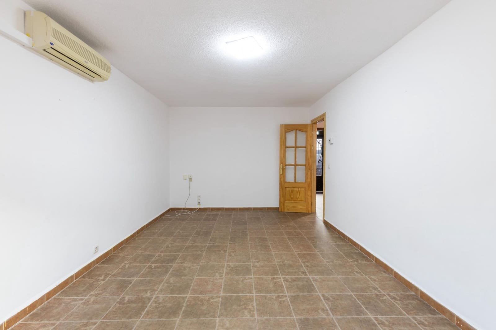 7 bedroom Terraced Villa for sale in Granada city with garage - € 420,000 (Ref: 9491635)