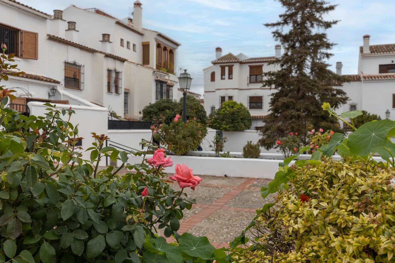 7 bedroom Terraced Villa for sale in Granada city with garage - € 420,000 (Ref: 9491635)