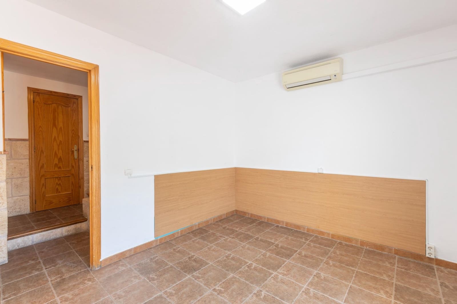 7 bedroom Terraced Villa for sale in Granada city with garage - € 420,000 (Ref: 9491635)