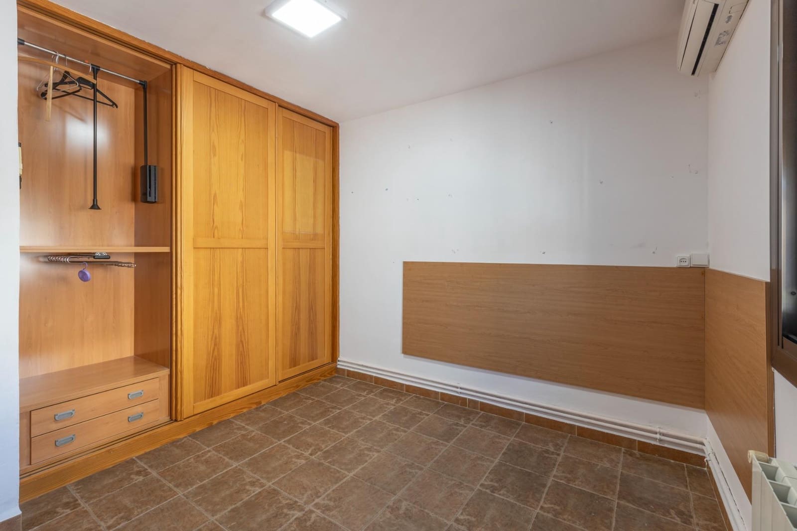 7 bedroom Terraced Villa for sale in Granada city with garage - € 420,000 (Ref: 9491635)