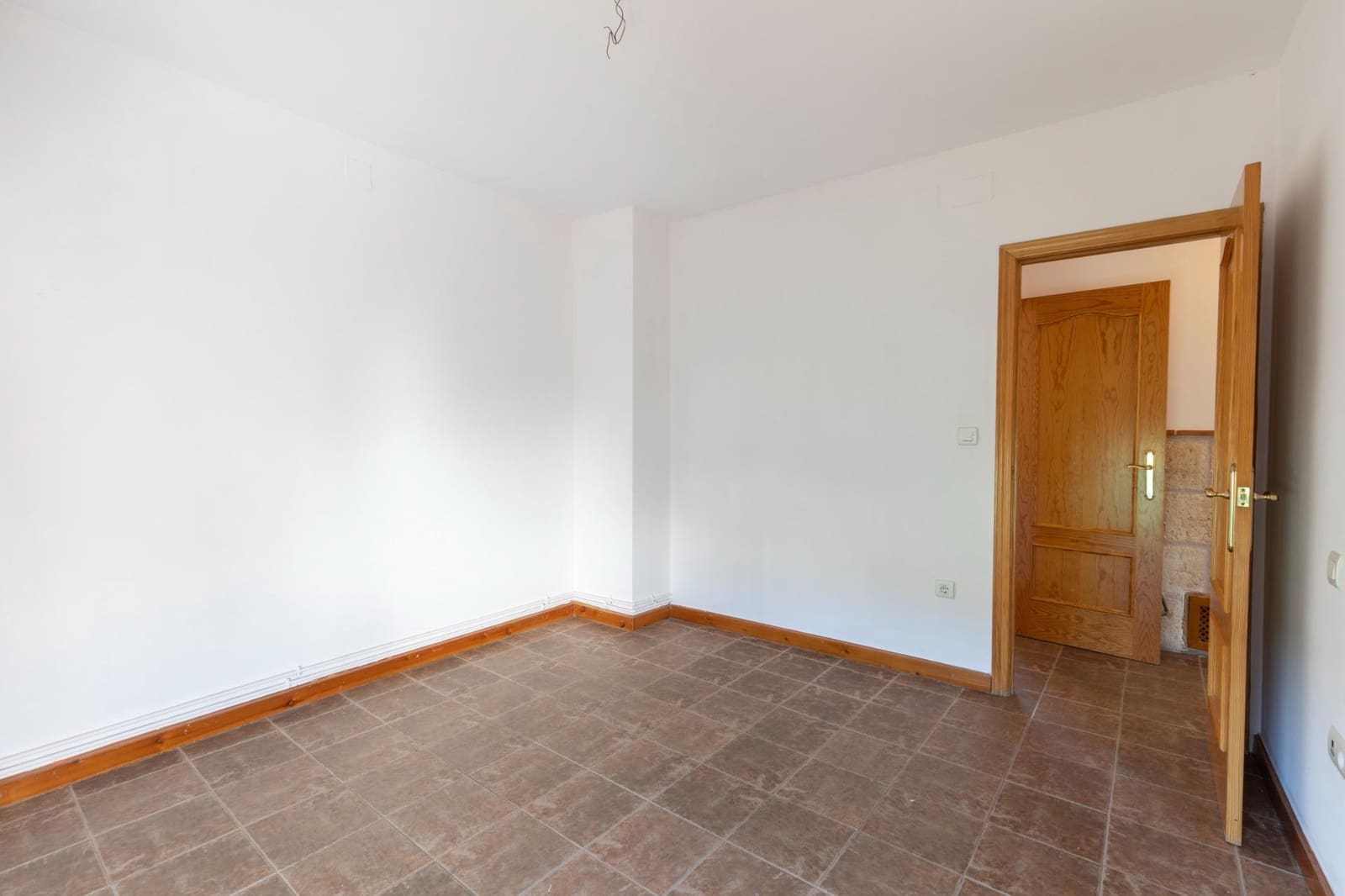 7 bedroom Terraced Villa for sale in Granada city with garage - € 420,000 (Ref: 9491635)