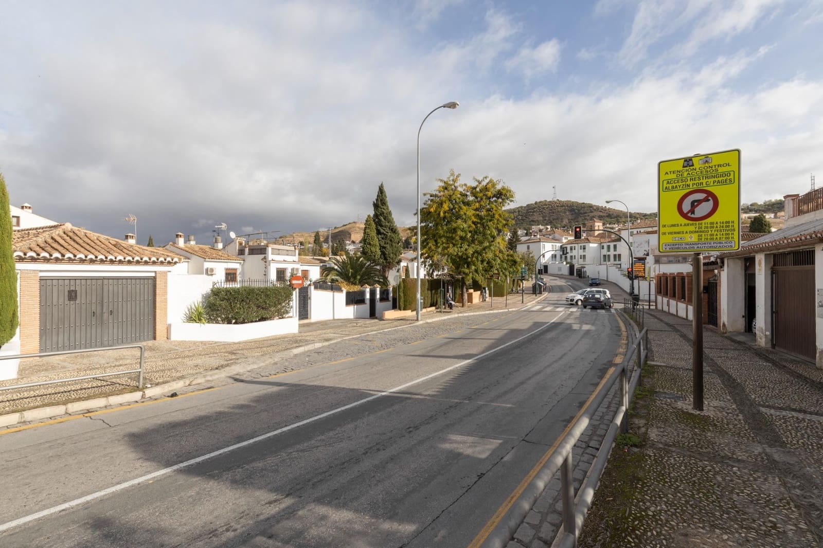 7 bedroom Terraced Villa for sale in Granada city with garage - € 420,000 (Ref: 9491635)