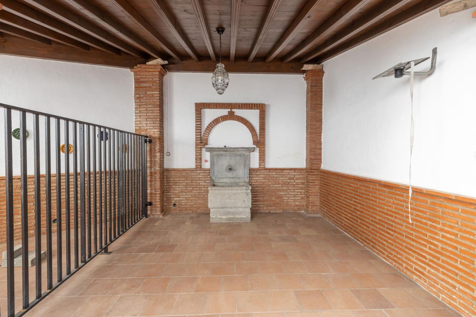 7 bedroom Terraced Villa for sale in Granada city with garage - € 420,000 (Ref: 9491635)