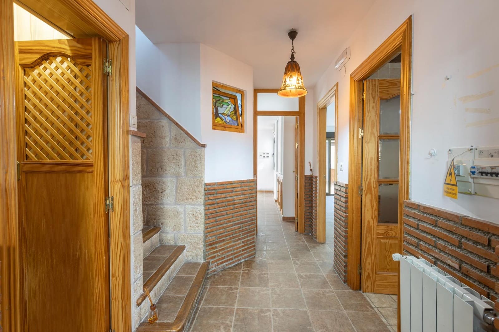 7 bedroom Terraced Villa for sale in Granada city with garage - € 420,000 (Ref: 9491635)