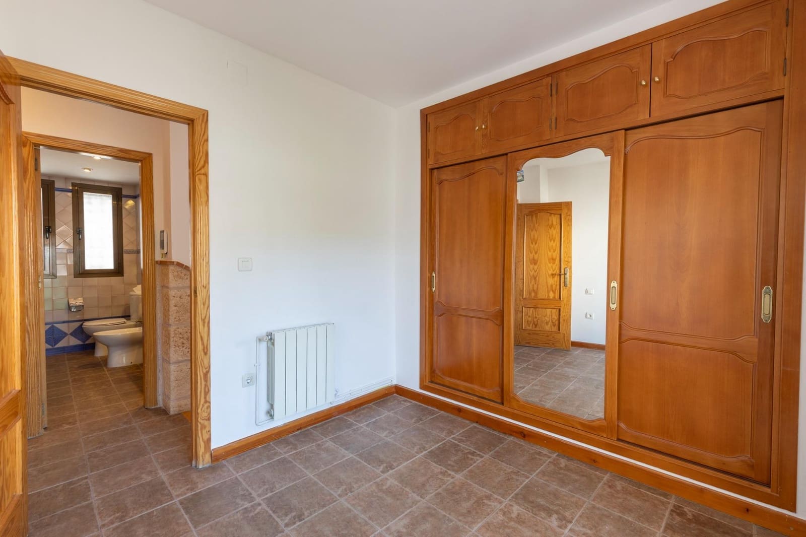 7 bedroom Terraced Villa for sale in Granada city with garage - € 420,000 (Ref: 9491635)