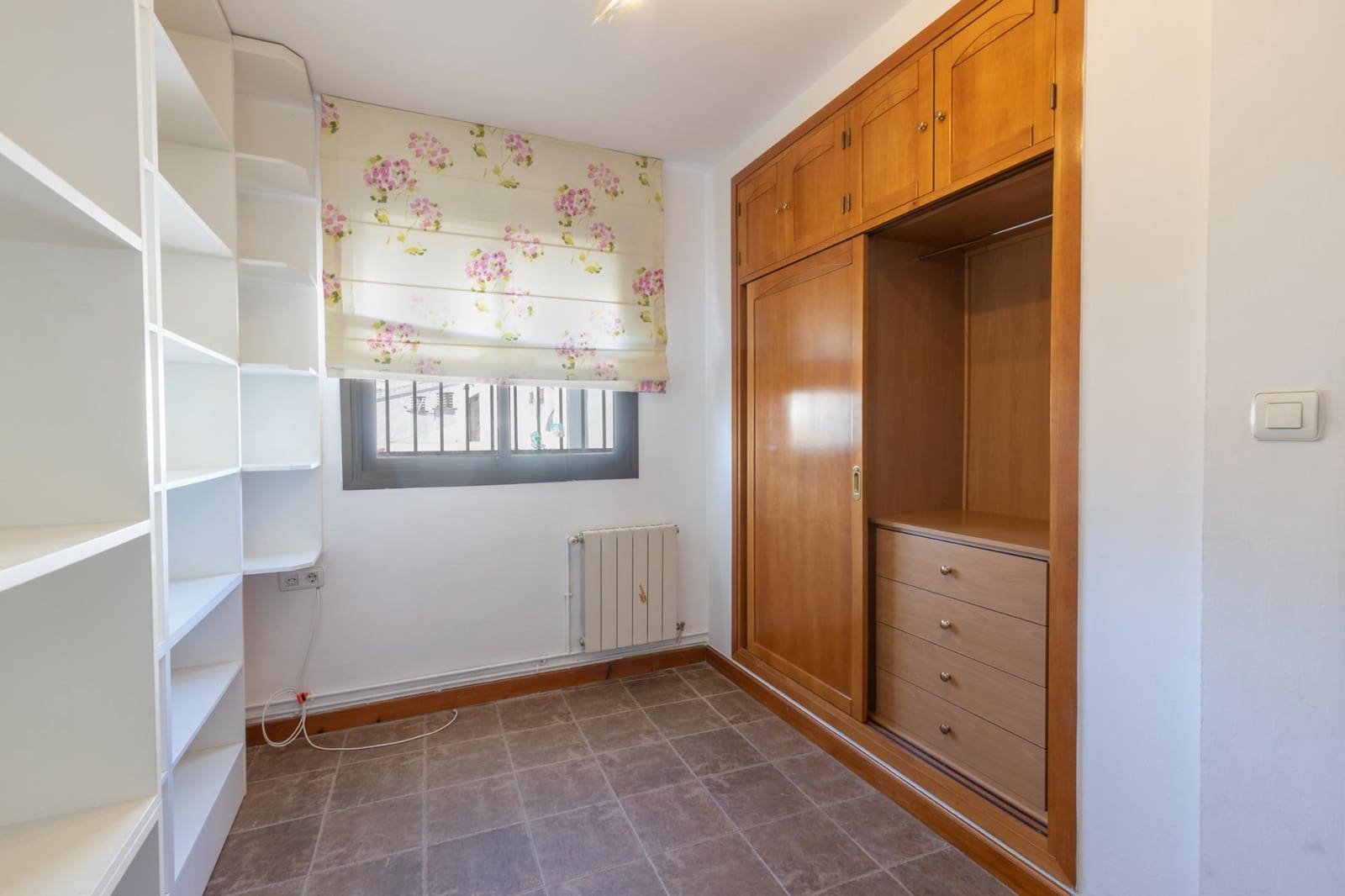 7 bedroom Terraced Villa for sale in Granada city with garage - € 420,000 (Ref: 9491635)