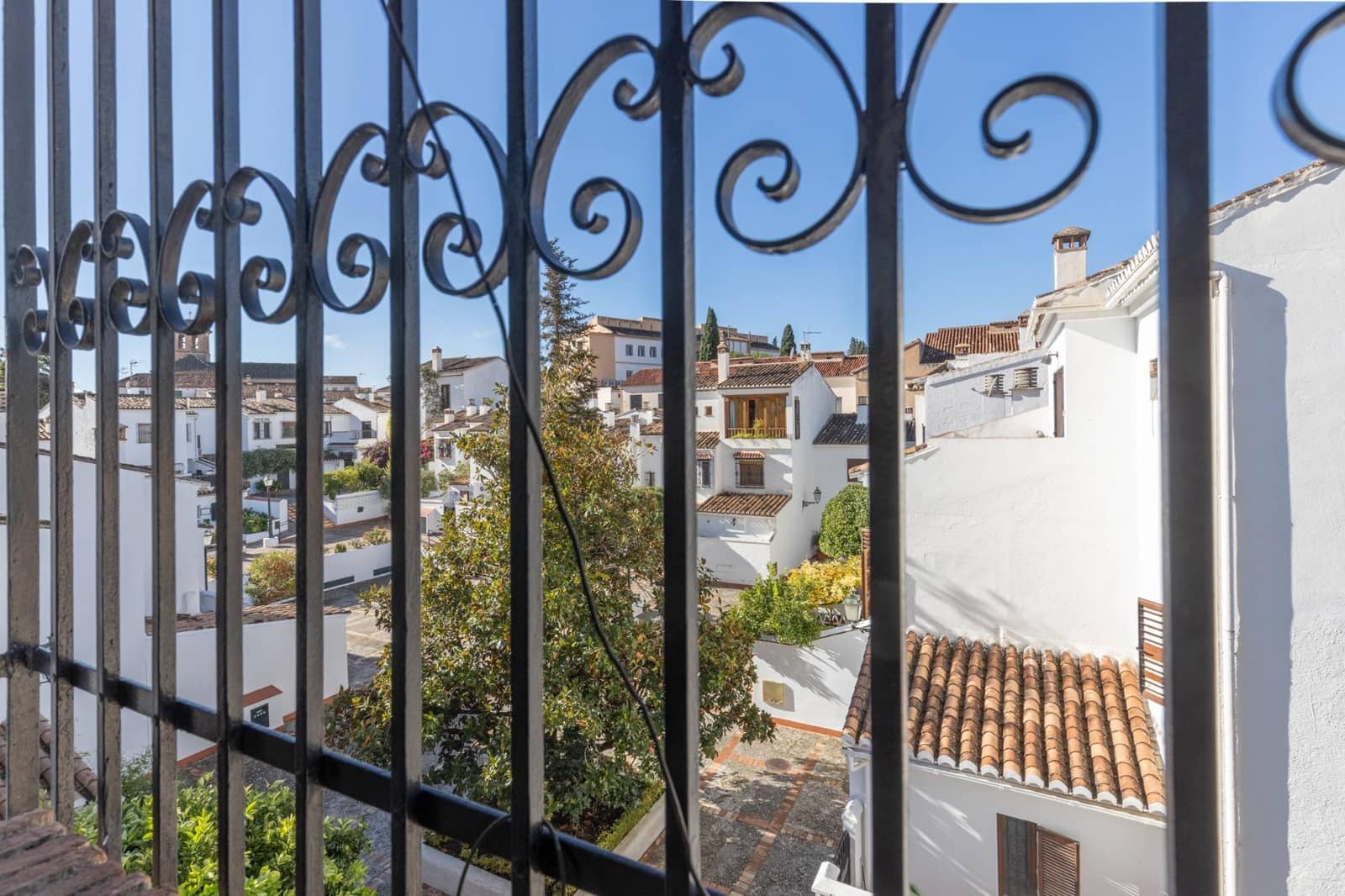 7 bedroom Terraced Villa for sale in Granada city with garage - € 420,000 (Ref: 9491635)