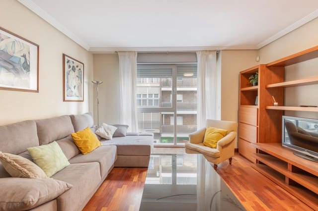 2 bedroom Flat for sale in Granada city with garage - € 356,500 (Ref: 9491636)