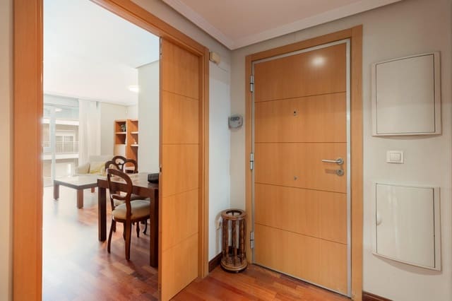 2 bedroom Flat for sale in Granada city with garage - € 356,500 (Ref: 9491636)