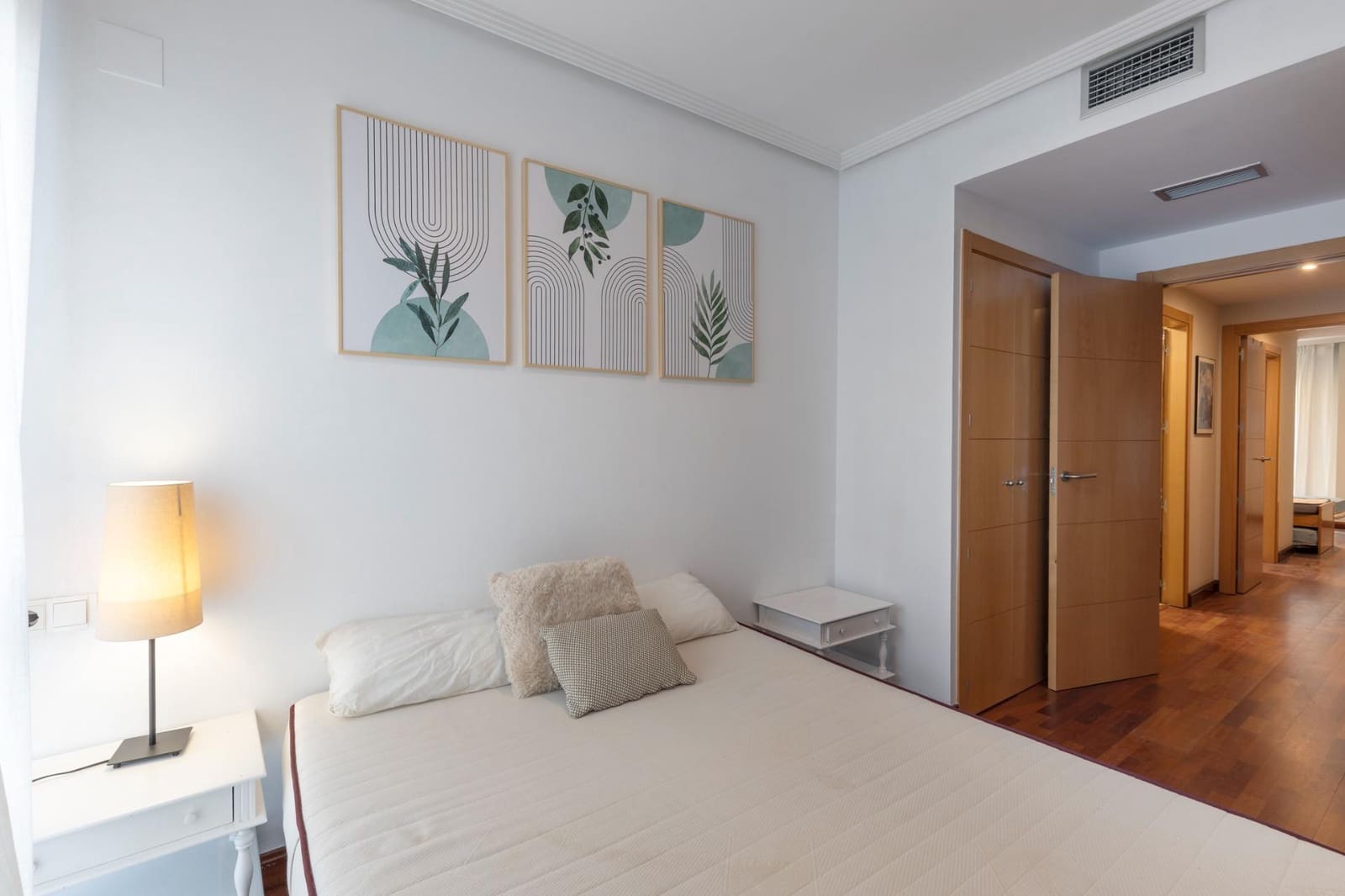 2 bedroom Flat for sale in Granada city with garage - € 356,500 (Ref: 9491636)