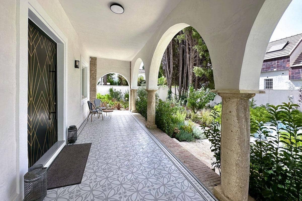 5 bedroom Villa for sale in Granada city with garage - € 1,395,000 (Ref: 9513612)