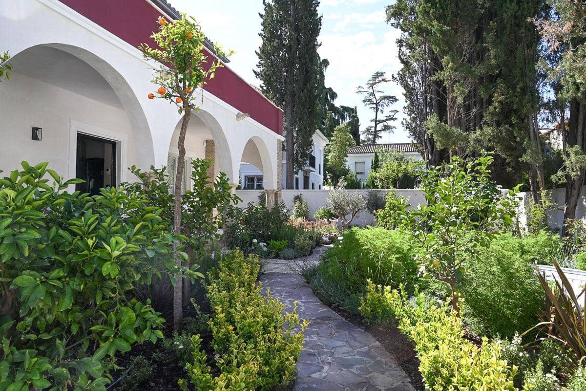 5 bedroom Villa for sale in Granada city with garage - € 1,395,000 (Ref: 9513612)