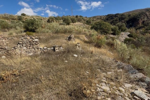 Grunde uden byggetilladelser til salg i Torvizcón - € 70.000 (Ref: 9513613)