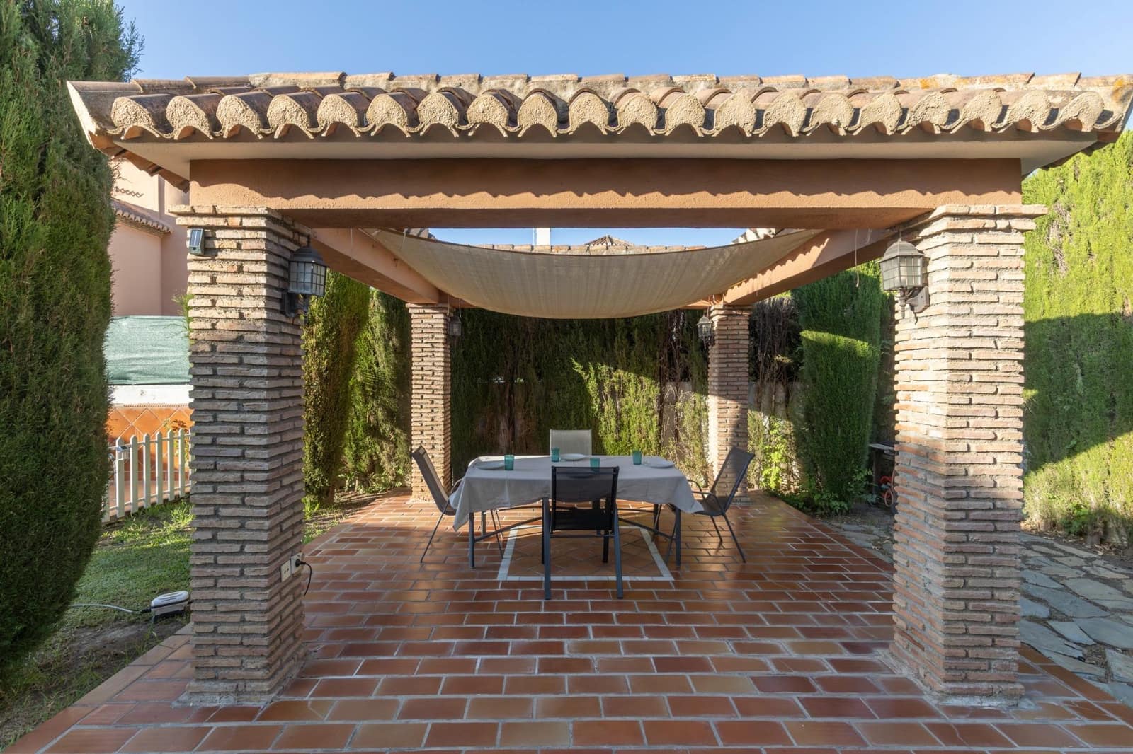 4 quarto Moradia para venda em La Zubia com piscina garagem - 549 000 € (Ref: 9513615)