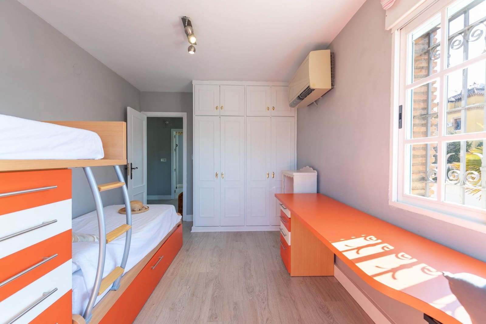 4 quarto Moradia para venda em La Zubia com piscina garagem - 549 000 € (Ref: 9513615)