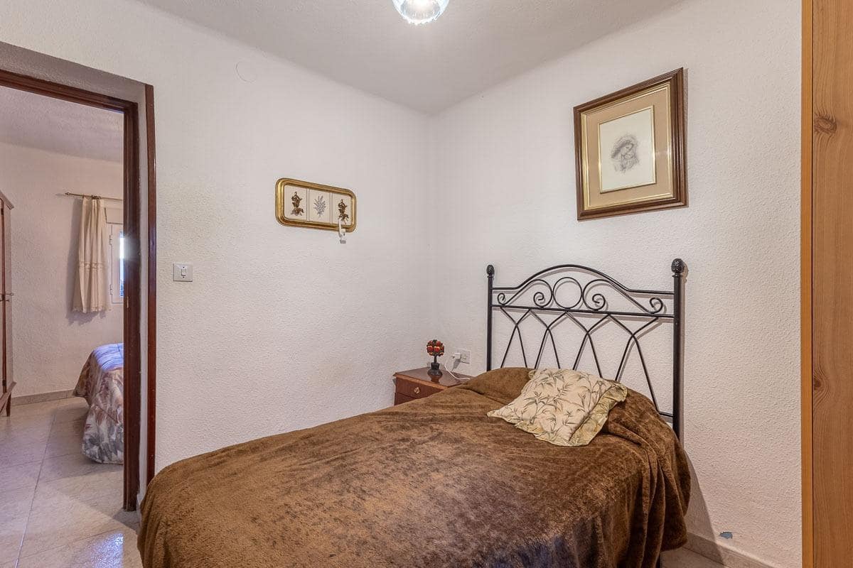 Piso de 2 habitaciones en Granada ciudad en venta - 129.000 € (Ref: 9513616)