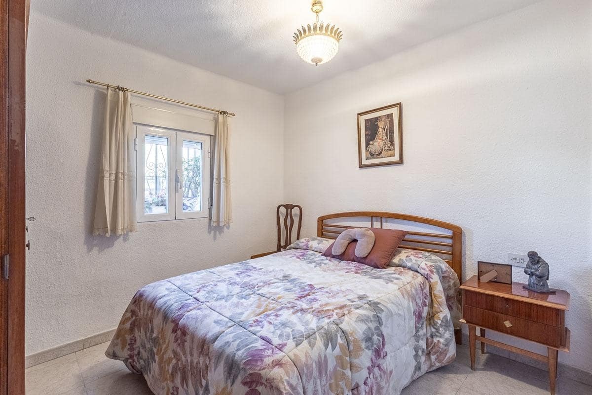 Piso de 2 habitaciones en Granada ciudad en venta - 129.000 € (Ref: 9513616)