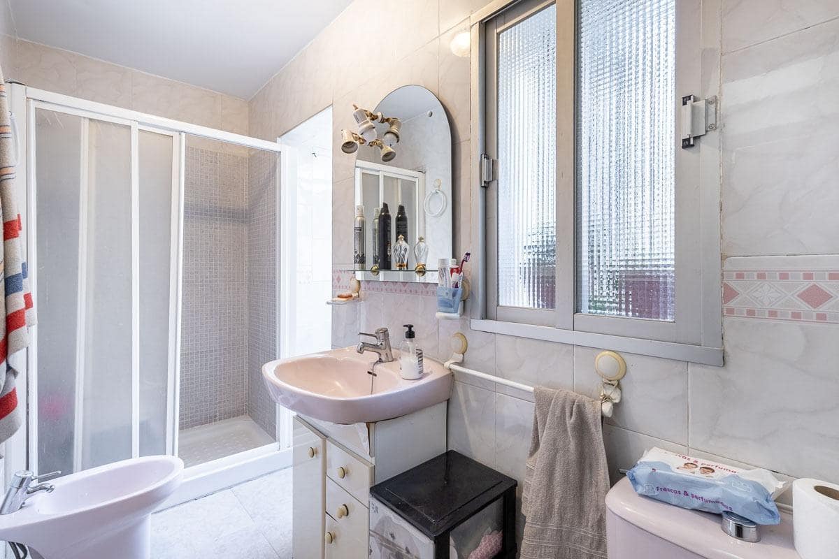 Piso de 2 habitaciones en Granada ciudad en venta - 129.000 € (Ref: 9513616)