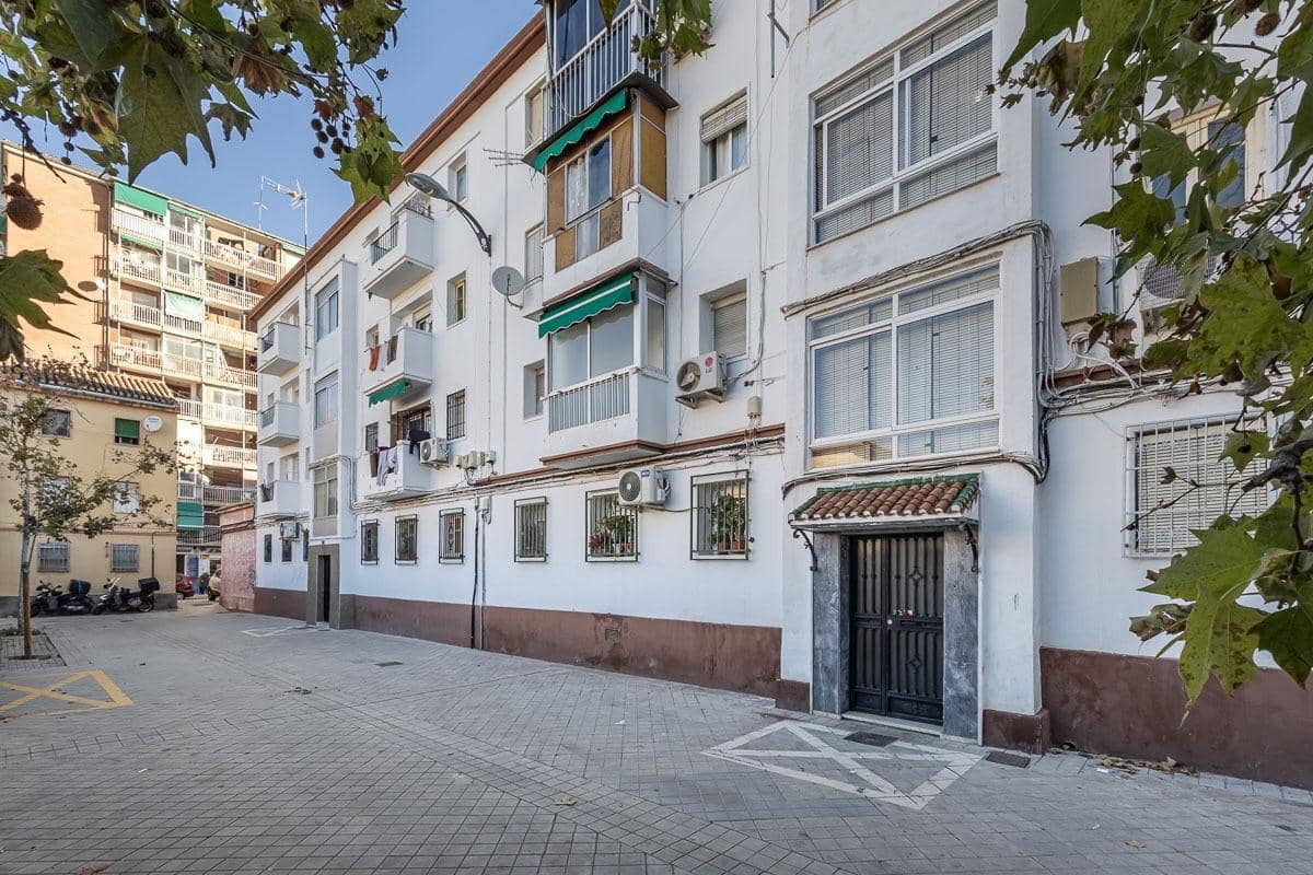 Piso de 2 habitaciones en Granada ciudad en venta - 129.000 € (Ref: 9513616)