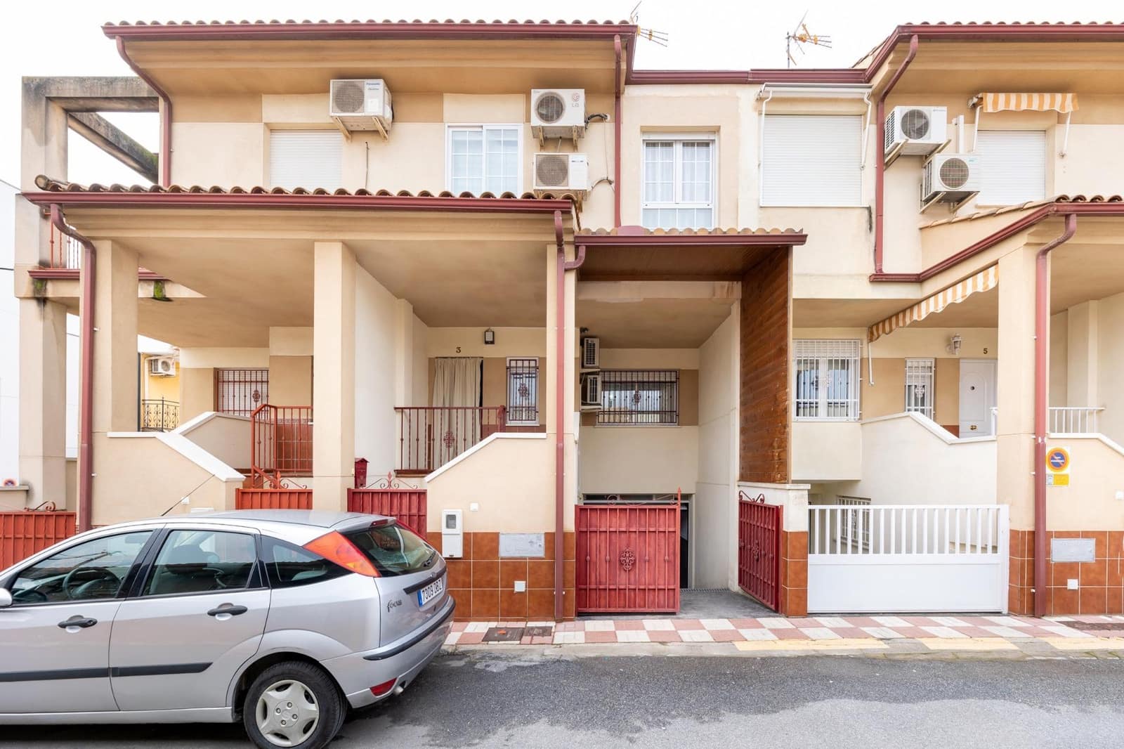 4 Zimmer Reihenhaus zu verkaufen in Albolote mit Garage - 235.000 € (Ref: 9543840)