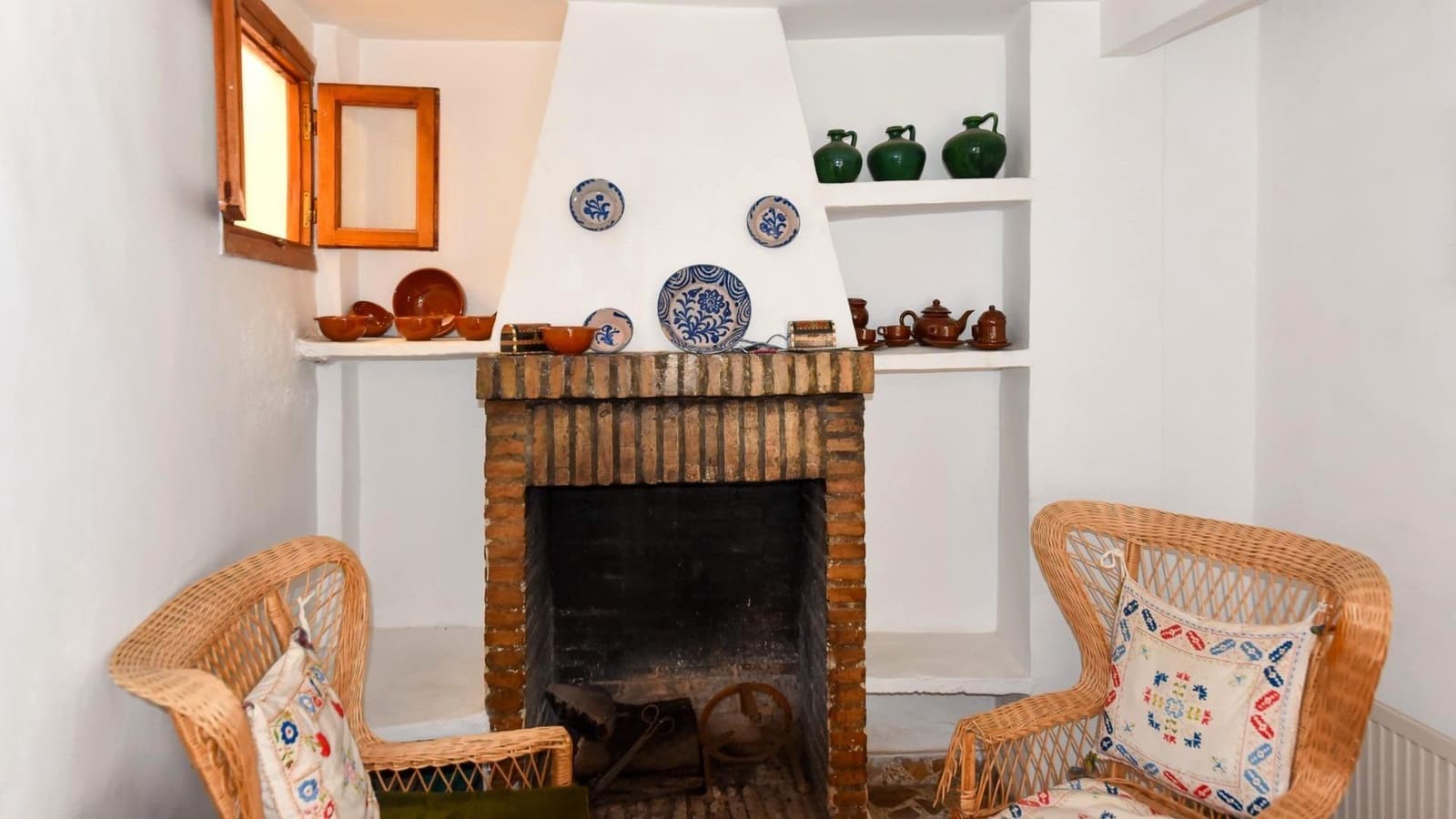 4 bedroom Terraced Villa for sale in Lanjaron - € 80,000 (Ref: 9551905)