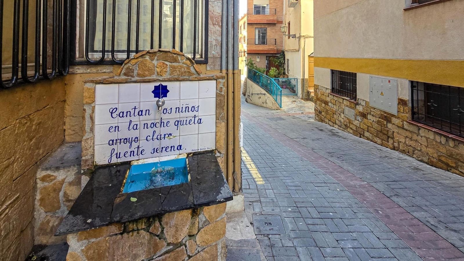 4 bedroom Terraced Villa for sale in Lanjaron - € 80,000 (Ref: 9551905)