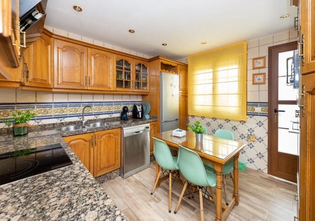 3 Zimmer Reihenhaus zu verkaufen in Otura mit Garage - 240.000 € (Ref: 9556063)