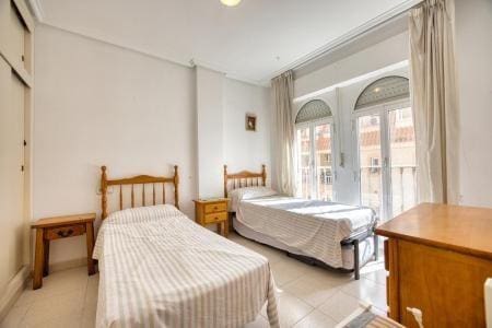 2 soveværelse Lejlighed til salg i Playa del Acequión, Torrevieja med swimmingpool garage - € 133.000 (Ref: 10044819)