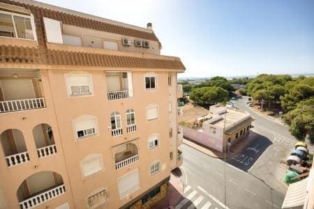 2 soveværelse Lejlighed til salg i Torrevieja med swimmingpool garage - € 133.000 (Ref: 10044819)