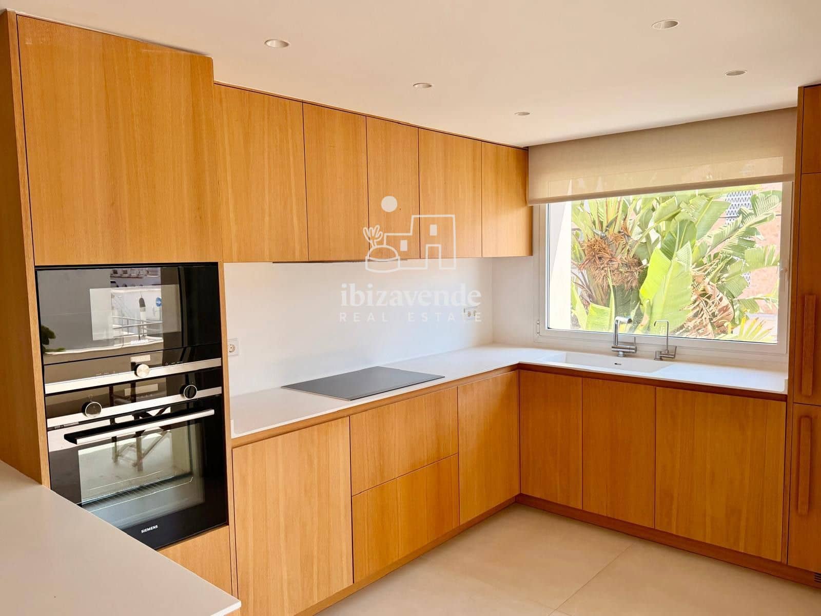 2 bedroom Flat for rent in Ibiza / Eivissa town - € 2,200 (Ref: 10004325)
