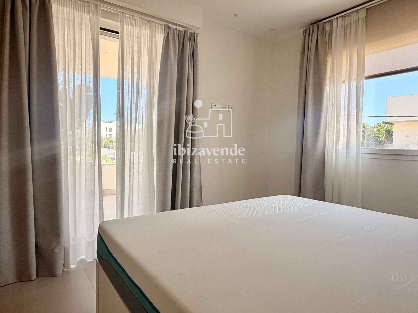 2 bedroom Flat for rent in Ibiza / Eivissa town - € 2,200 (Ref: 10004325)