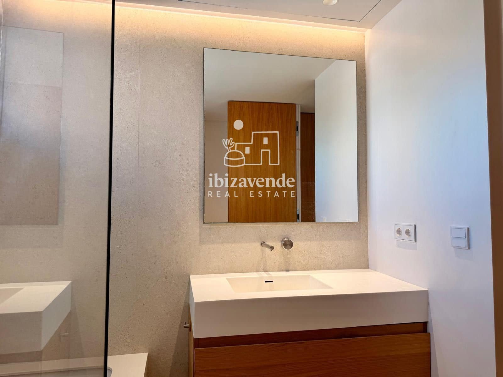 2 bedroom Flat for rent in Ibiza / Eivissa town - € 2,200 (Ref: 10004325)