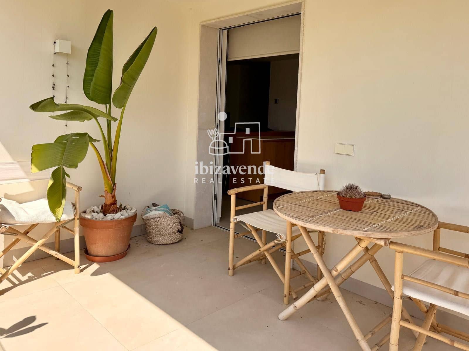 2 bedroom Flat for rent in Ibiza / Eivissa town - € 2,200 (Ref: 10004325)