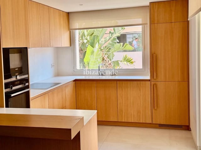 2 bedroom Flat for rent in Ibiza / Eivissa town - € 2,200 (Ref: 10004325)