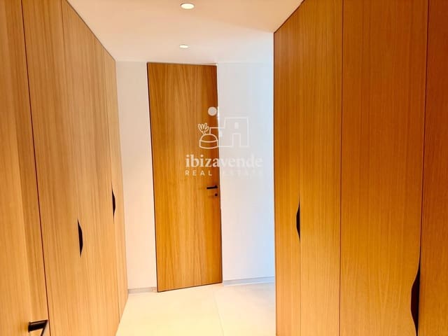 2 bedroom Flat for rent in Ibiza / Eivissa town - € 2,200 (Ref: 10004325)