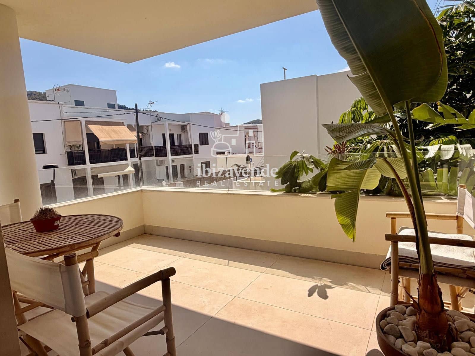 2 bedroom Flat for rent in Ibiza / Eivissa town - € 2,200 (Ref: 10004325)