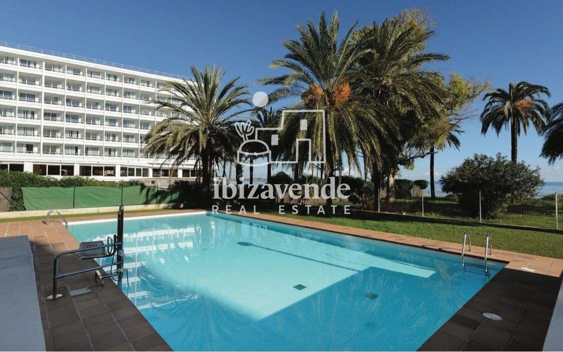 2 bedroom Flat for sale in Ibiza / Eivissa town with pool - € 680,000 (Ref: 10008008)